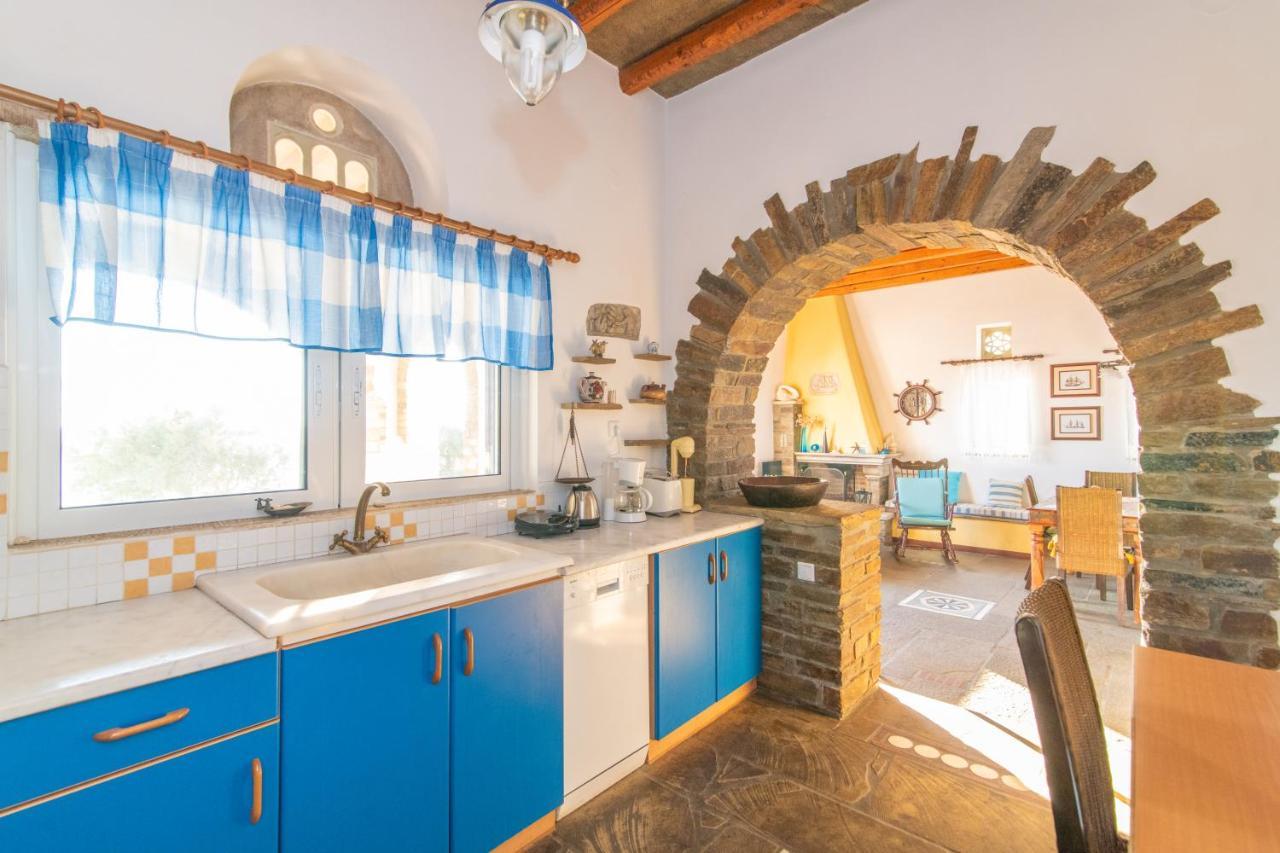 Traditional House By The Sea Istérnia Exterior foto